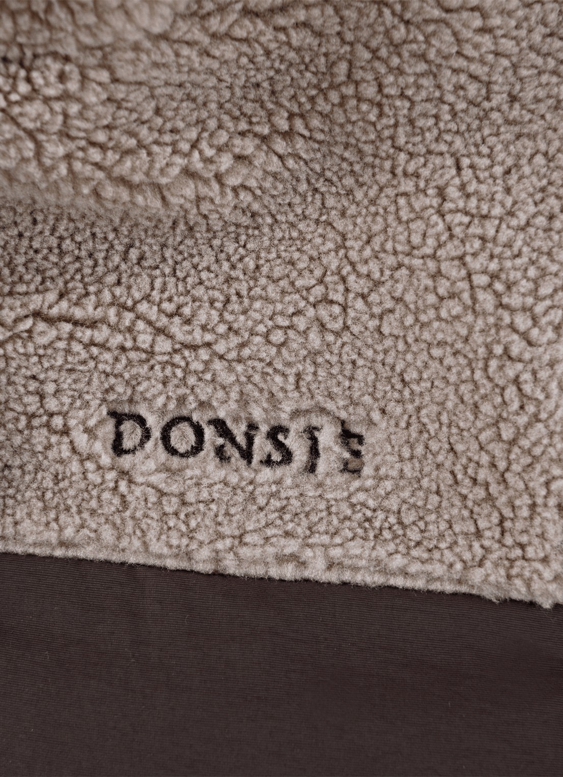 Donsje Amsterdam Jack met capuchon en logoborduring - detail 4 donkerbruin