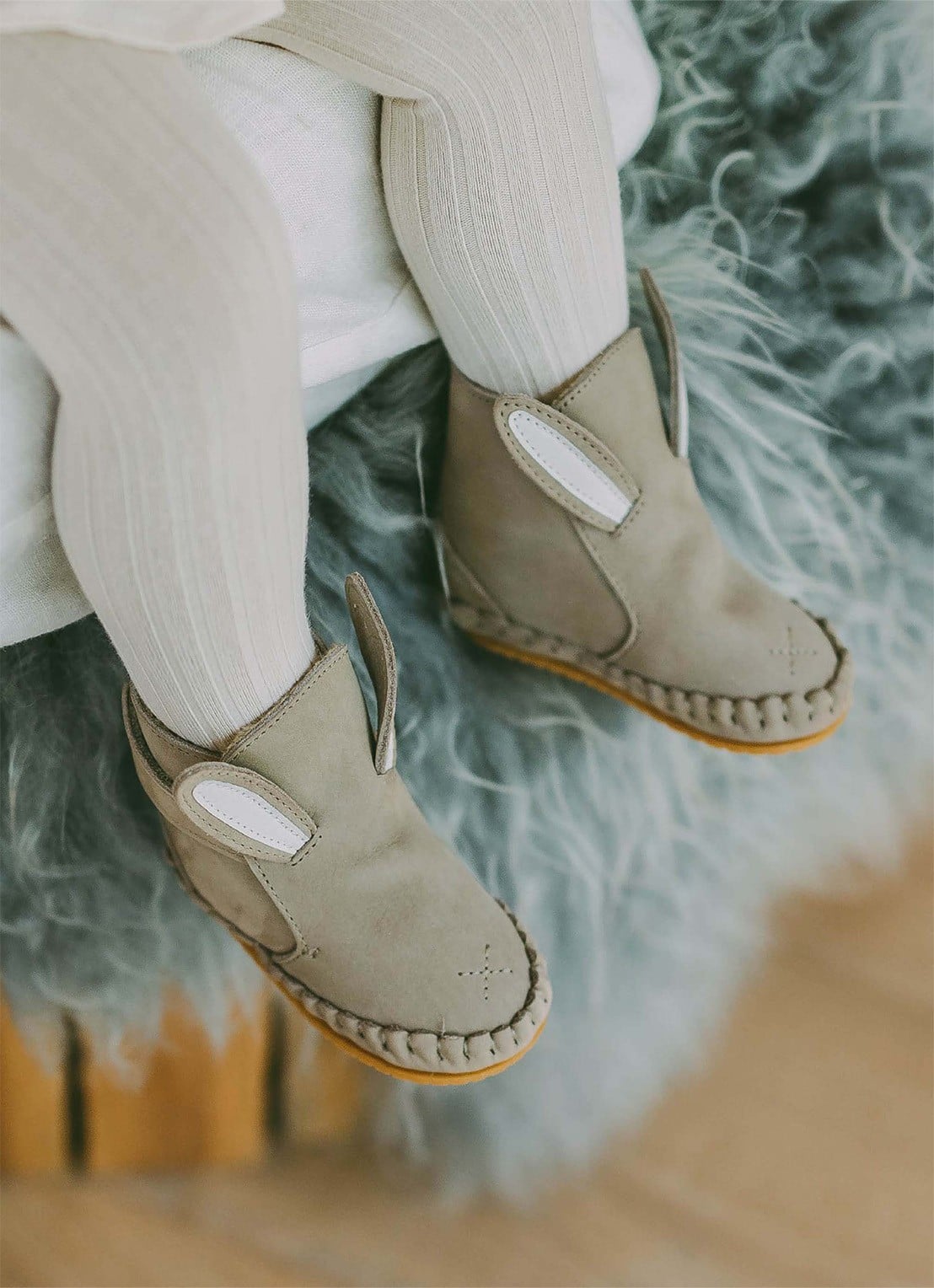Donsje Amsterdam Kapi Classic Booties | Bunny - voorkant 2 donkerbeige