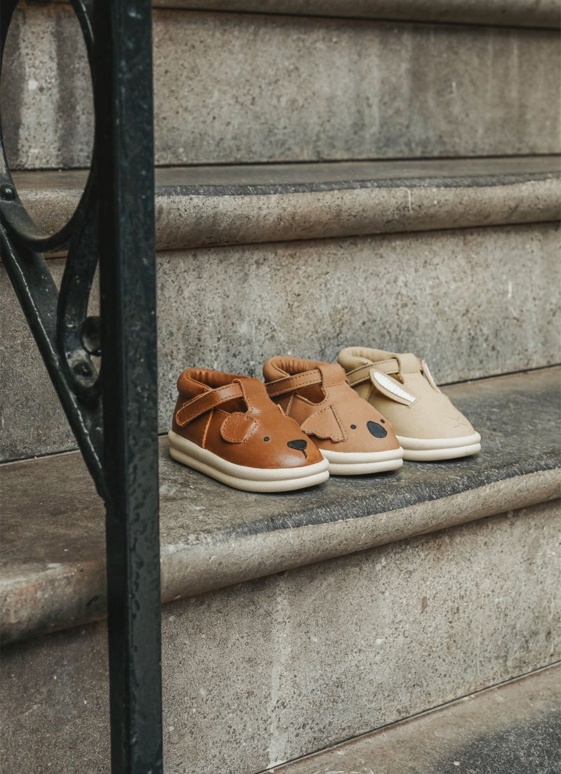 Donsje Amsterdam Zazo Classic Bunny babyschoentje van leer - voorkant 5 taupe