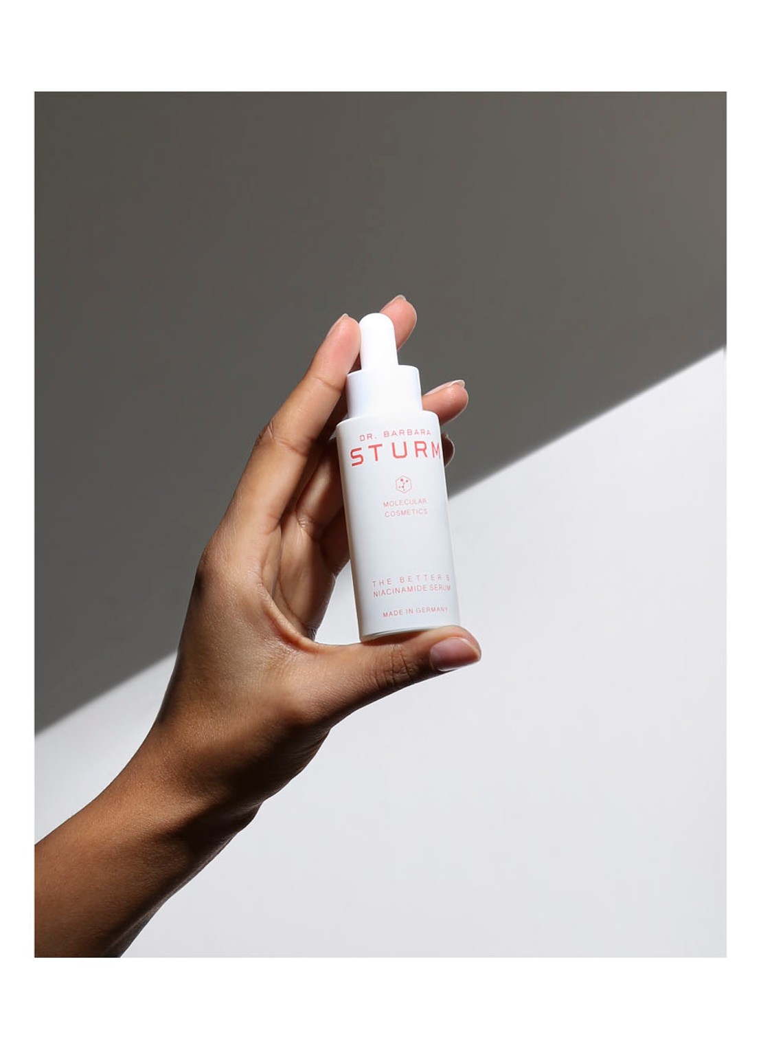 Dr. Barbara Sturm The Better B Niacinamide Serum - gezichtsserum  - detail 3 undefined
