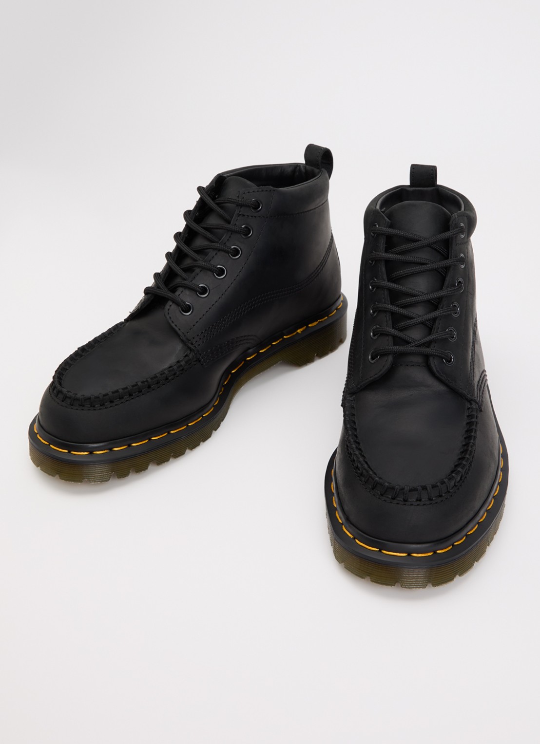 Dr. Martens Lowell veterboot van leer - detail zwart