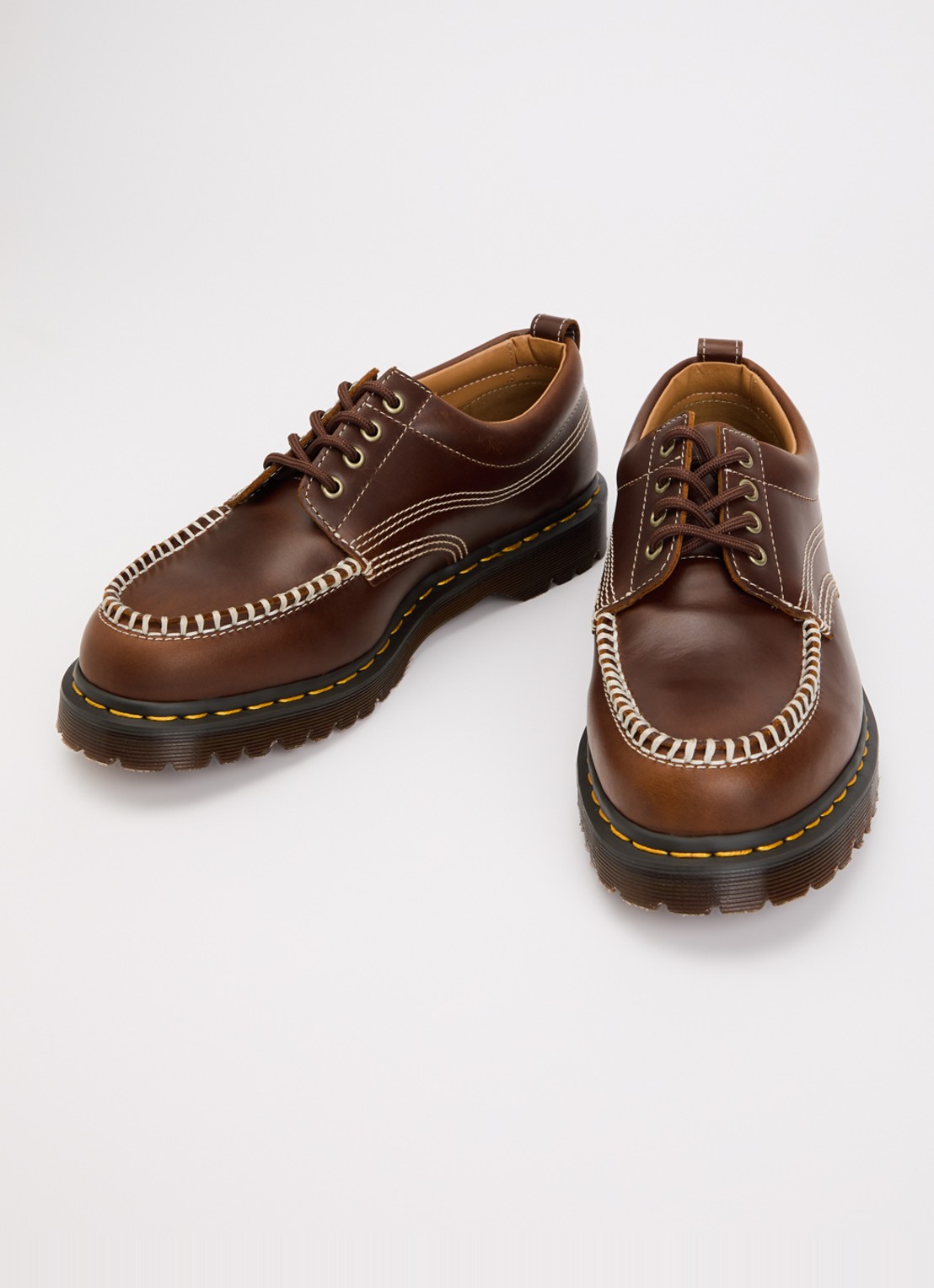 Dr. Martens Lowell veterschoen van leer - detail kastanjebruin