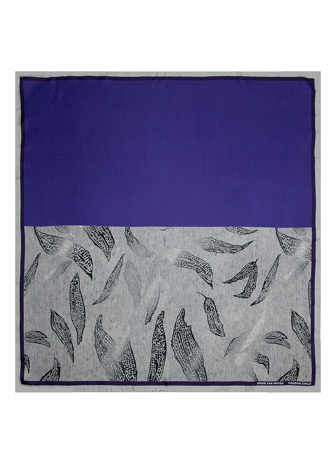 Dries Van Noten Foulard Voodoo Chile - zijden sjaal 75 x 75 cm - voorkant voodoo chile