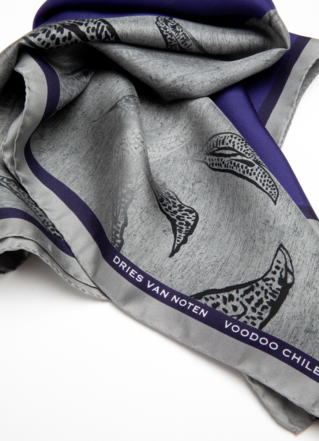 Dries Van Noten Foulard Voodoo Chile - zijden sjaal 75 x 75 cm - voorkant 2 voodoo chile