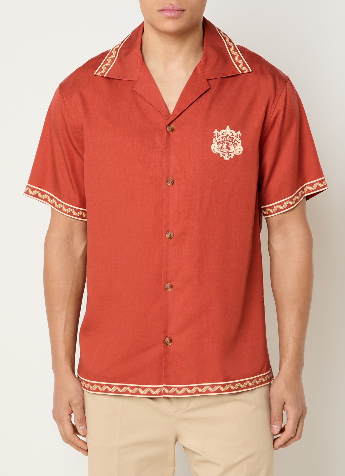 Drôle de Monsieur Danseurs met logo- en backprint - achterkant 3 steenrood