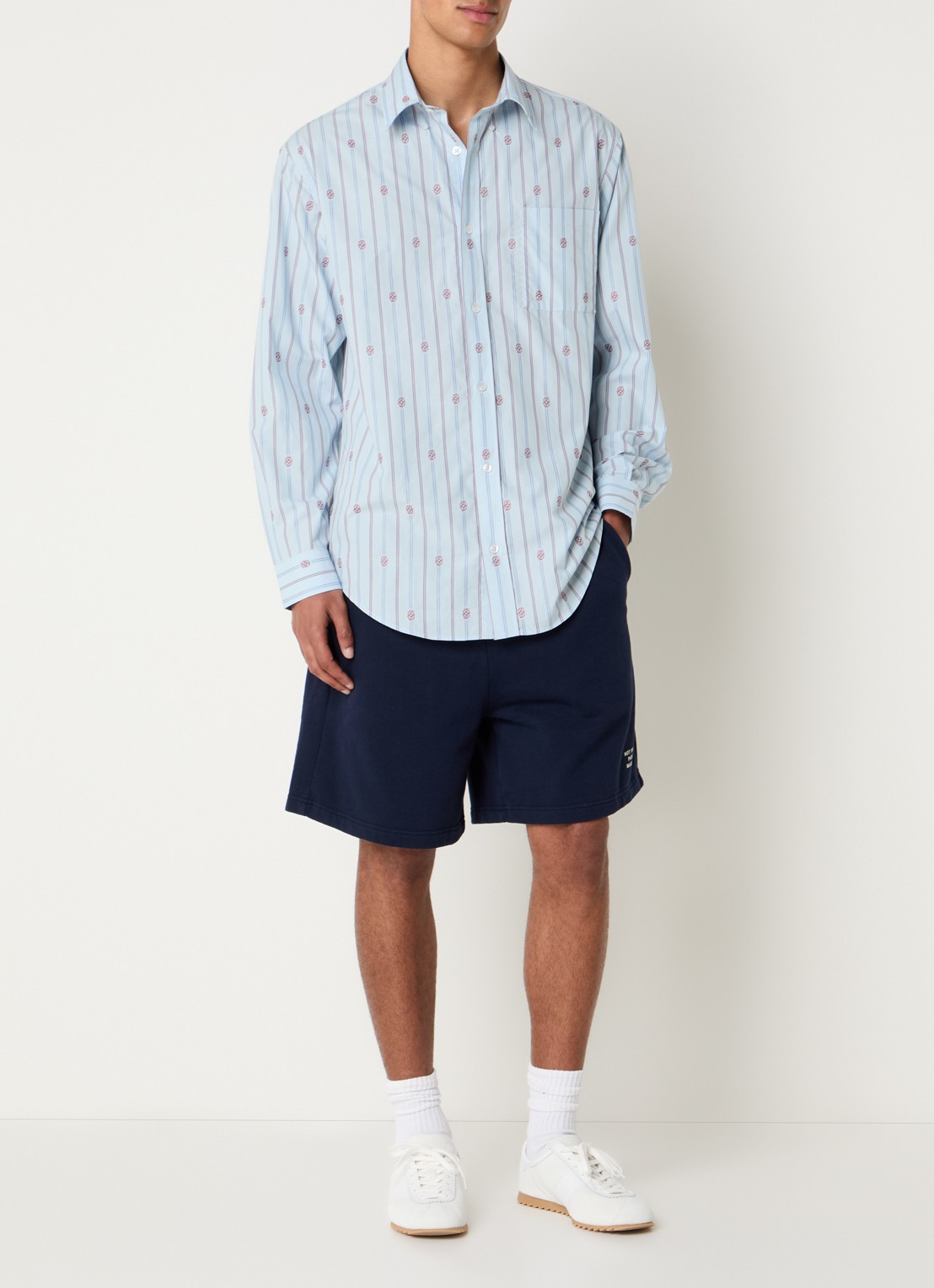 Drôle de Monsieur Monogram comfort fit overhemd met streep- en logoprint - voorkant 3 lichtblauw