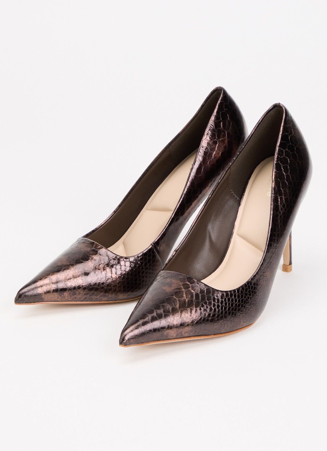 Dune London Assured pump van leer met crocostructuur - detail 3 donkerbruin
