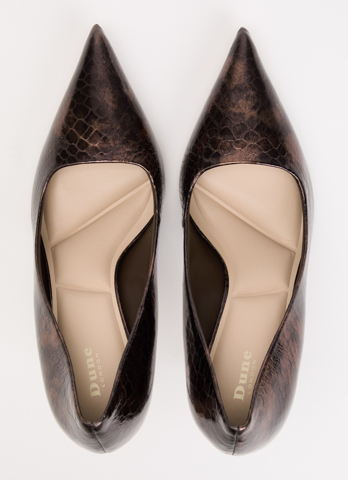 Dune London Assured pump van leer met crocostructuur - detail 4 donkerbruin