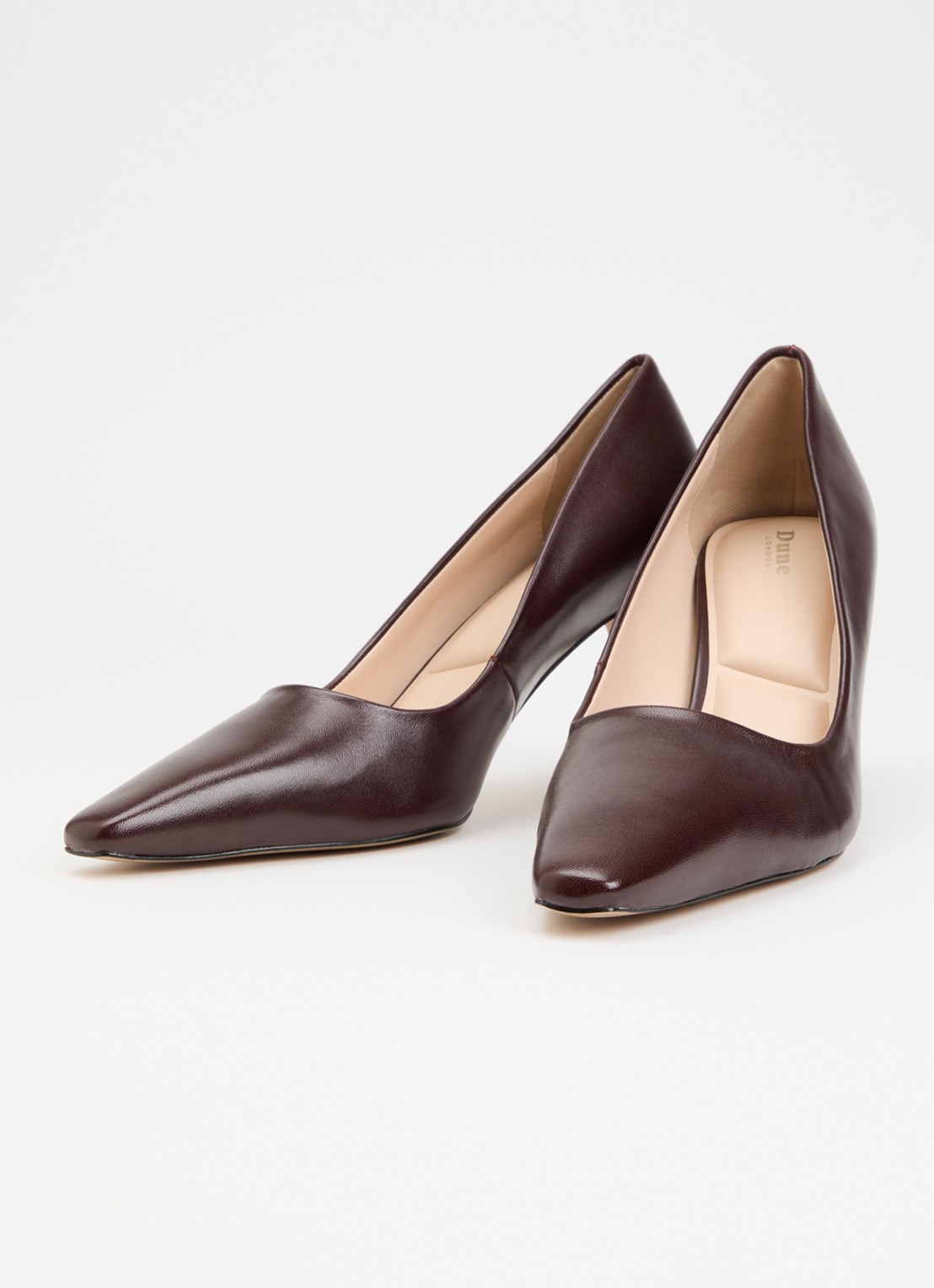Dune London Astrids pump van leer - detail bordeauxrood