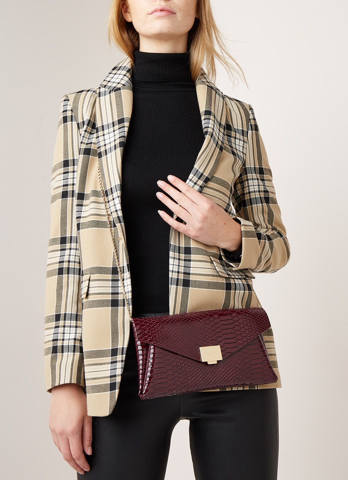 Dune London Envela clutch met crocostructuur - voorkant 4 aubergine