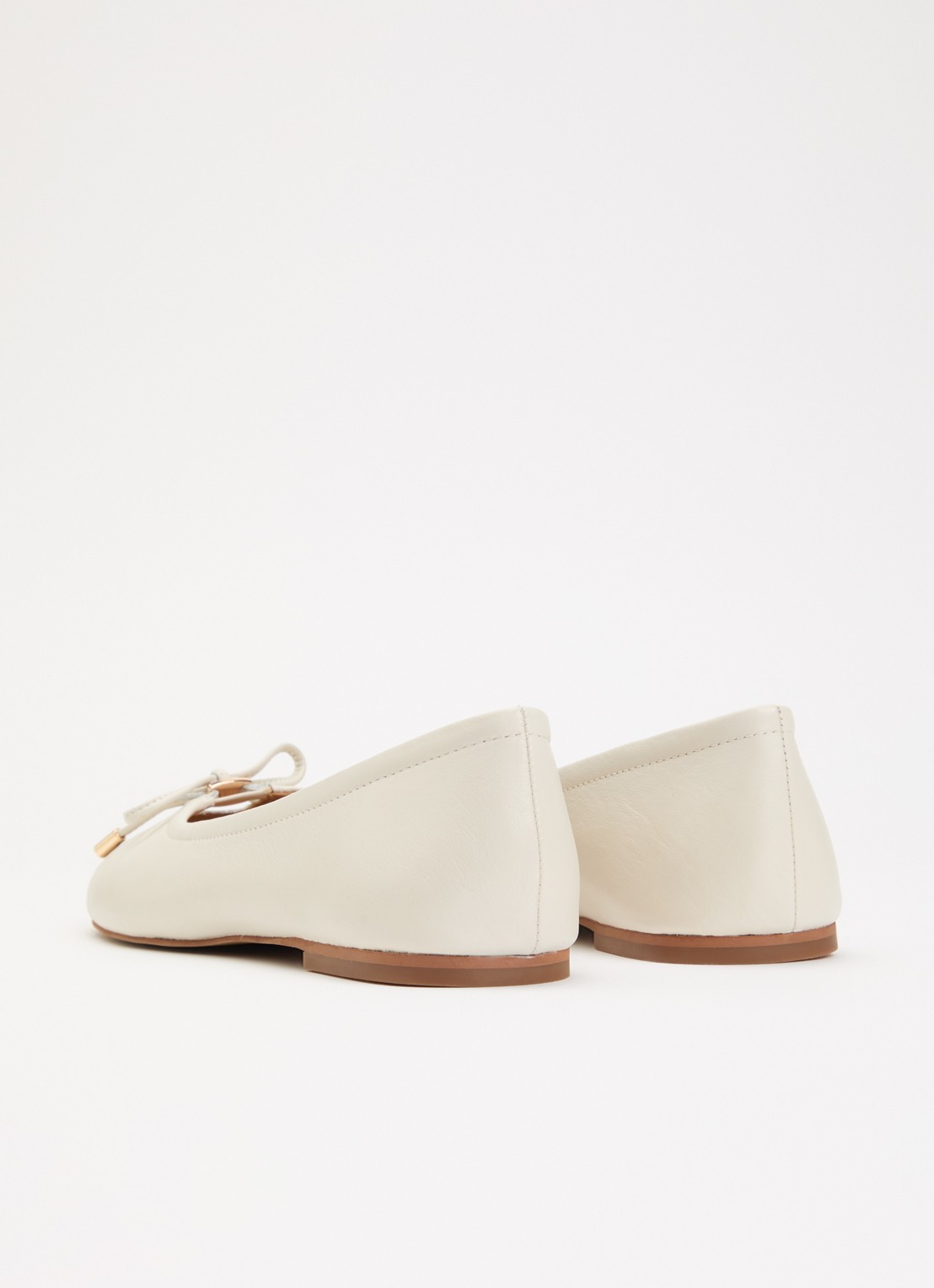 Dune London Hali ballerina van leer met strikdetail - achterkant gebroken wit