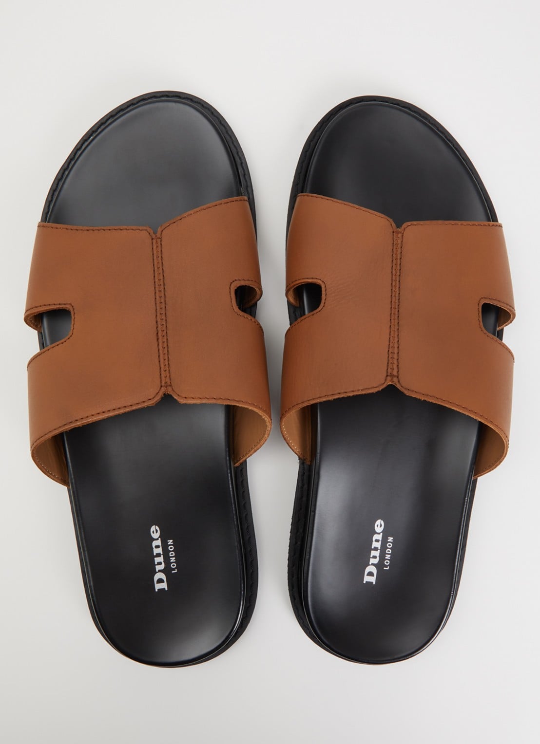 Dune London Ishaa slipper van leer  - detail 2 bruin