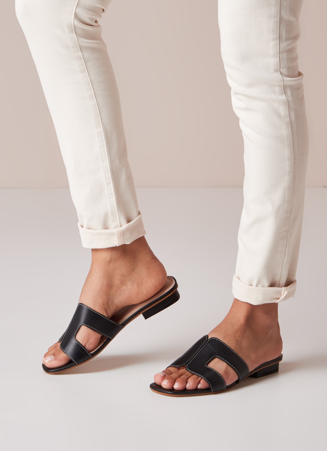 Dune London Loupe slipper van leer - voorkant 2 zwart