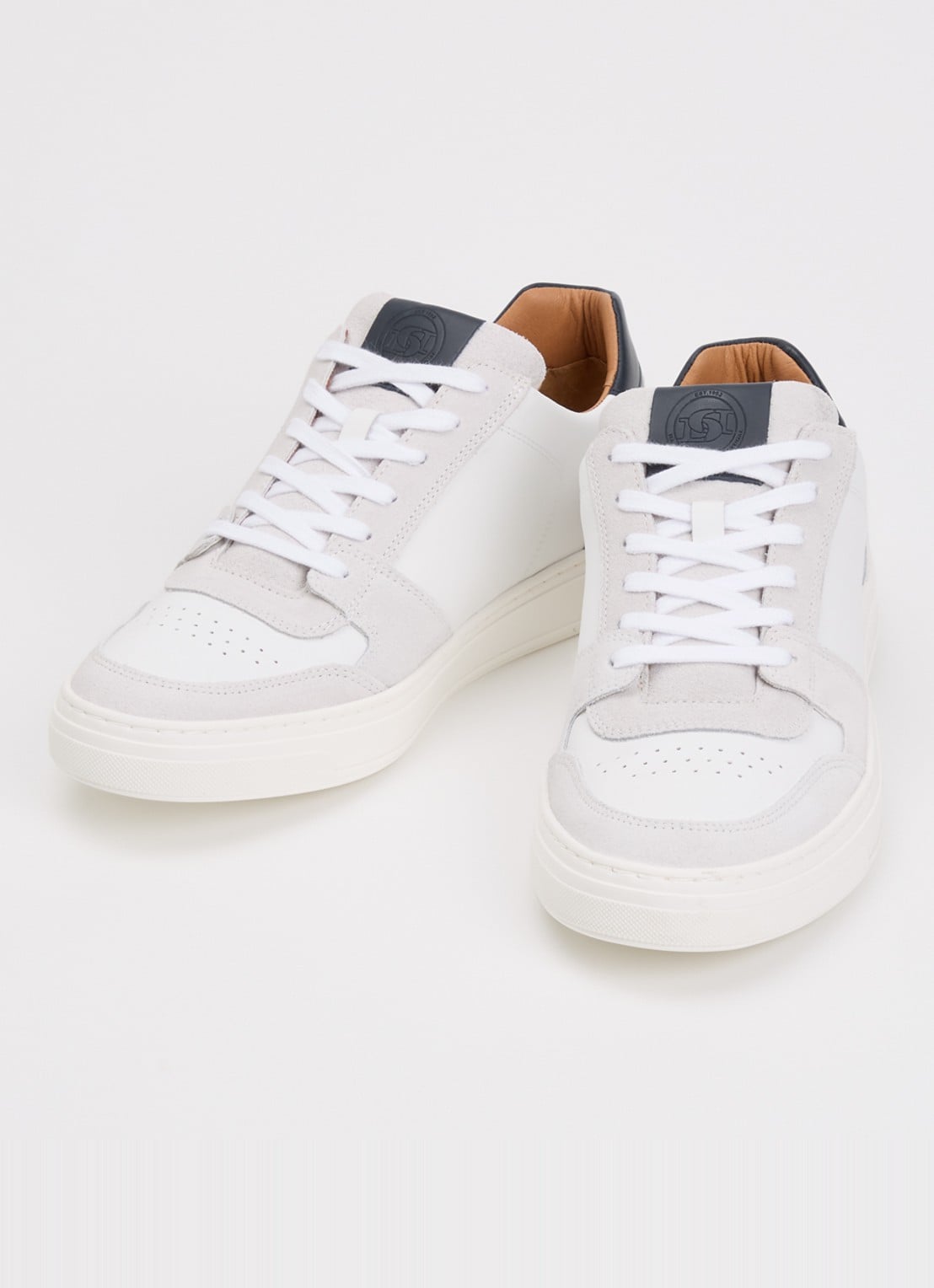 Dune London Tawly sneaker van leer met details van suède - detail 2 gebroken wit