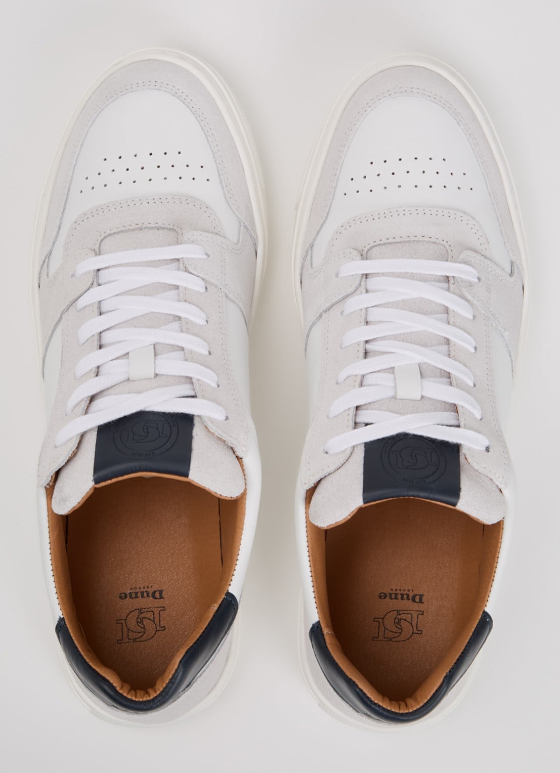 Dune London Tawly sneaker van leer met details van suède - detail 3 gebroken wit