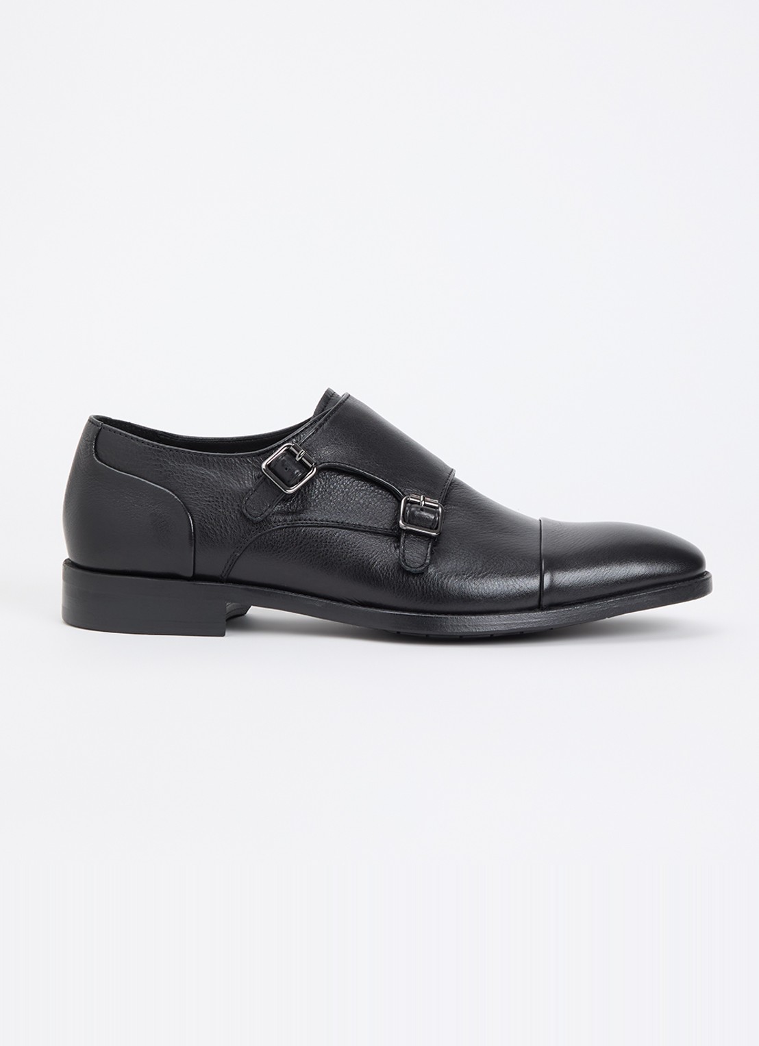 Dune London Wide Fit Satchin loafer van leer met gespdetail - voorkant zwart