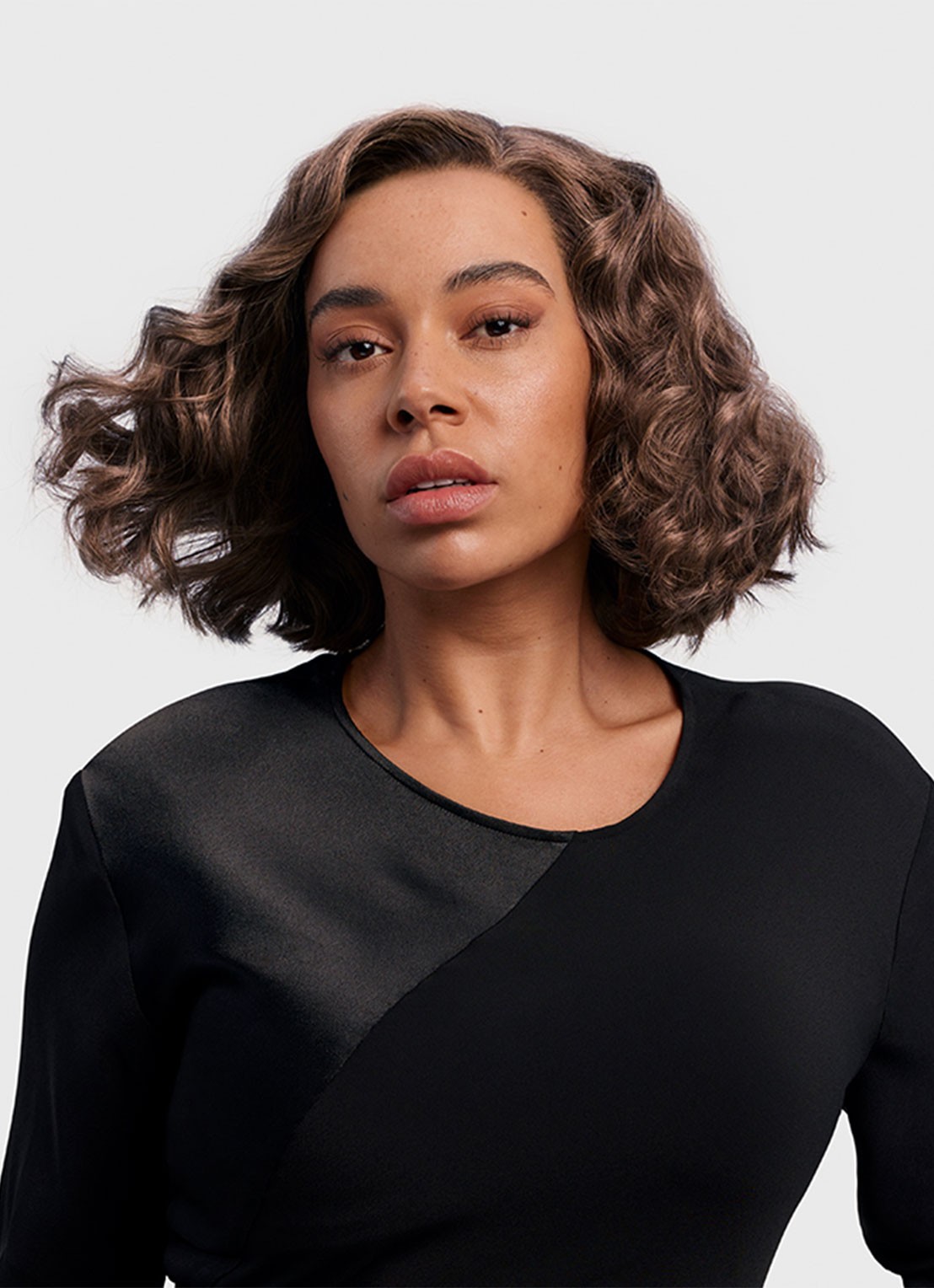 Dyson Airwrap i.d. - Red Velvet/Gold Curly + Coily  - detail 4 red velvet/gold