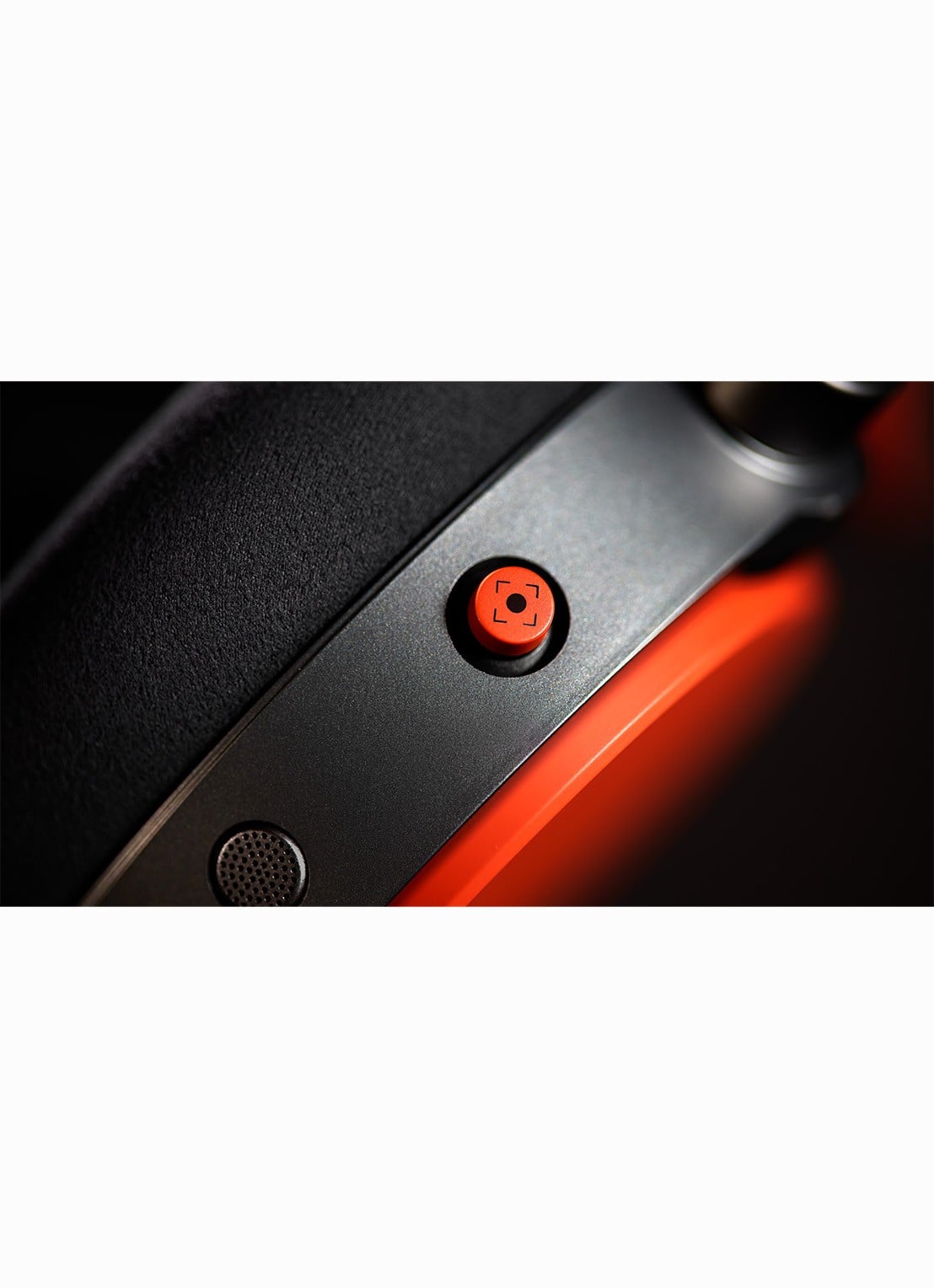 Dyson OnTrac draadloze koptelefoon - Ceramic Cinnabar - detail 4 ceramic cinnabar