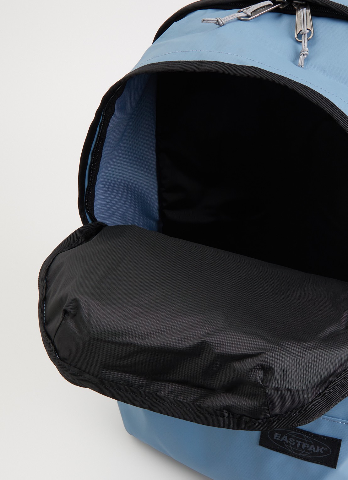 Eastpak Tarp rugzak met 16 inch laptopvak  - detail 2 lichtblauw