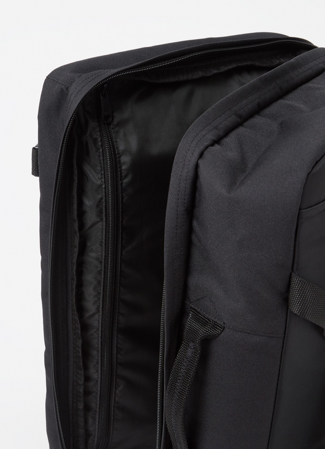Eastpak Transit'R rugzak met logo en 16 inch laptopvak - detail zwart