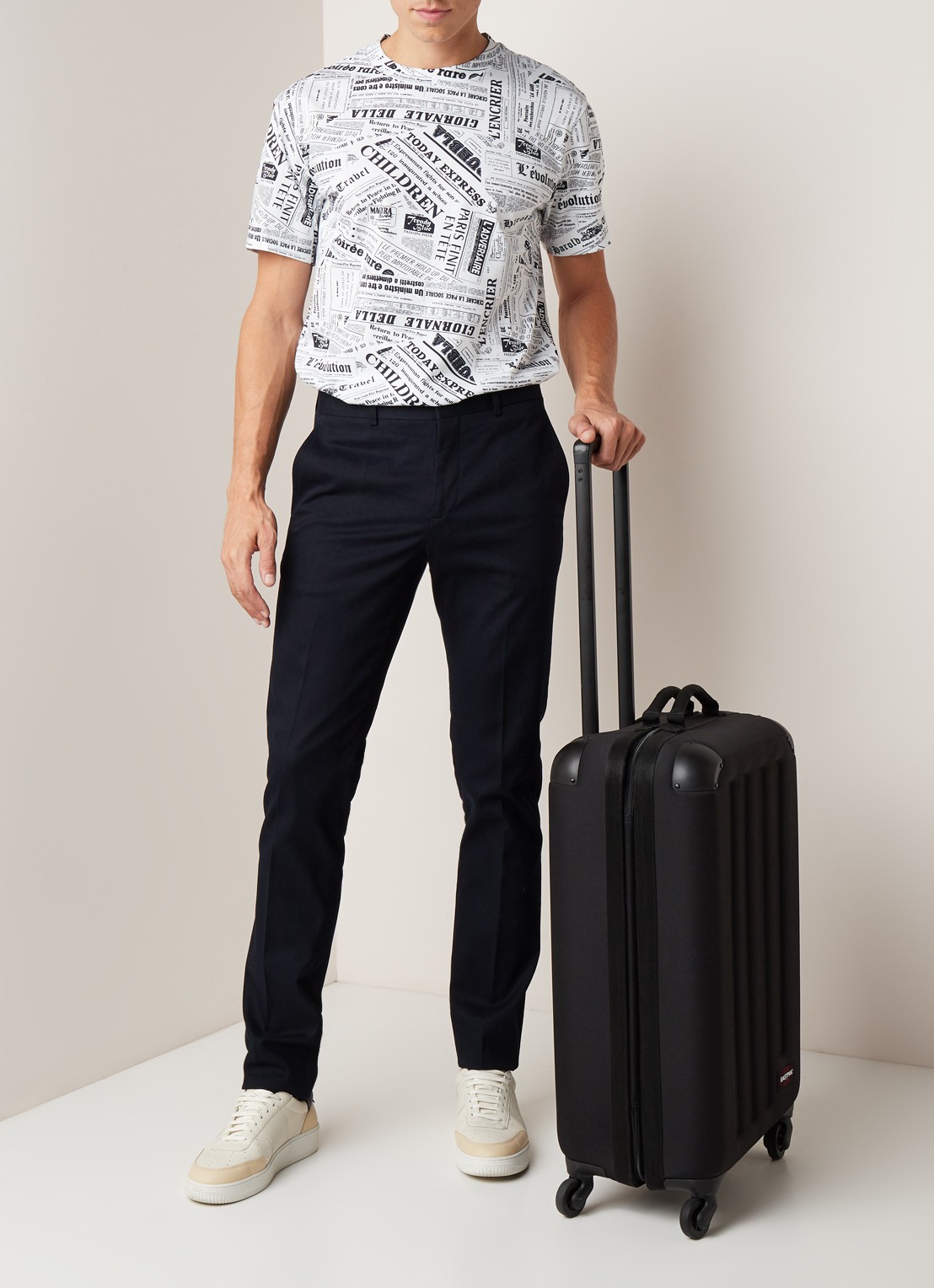 Eastpak Tranzshell M spinner 67 cm - voorkant 2 zwart