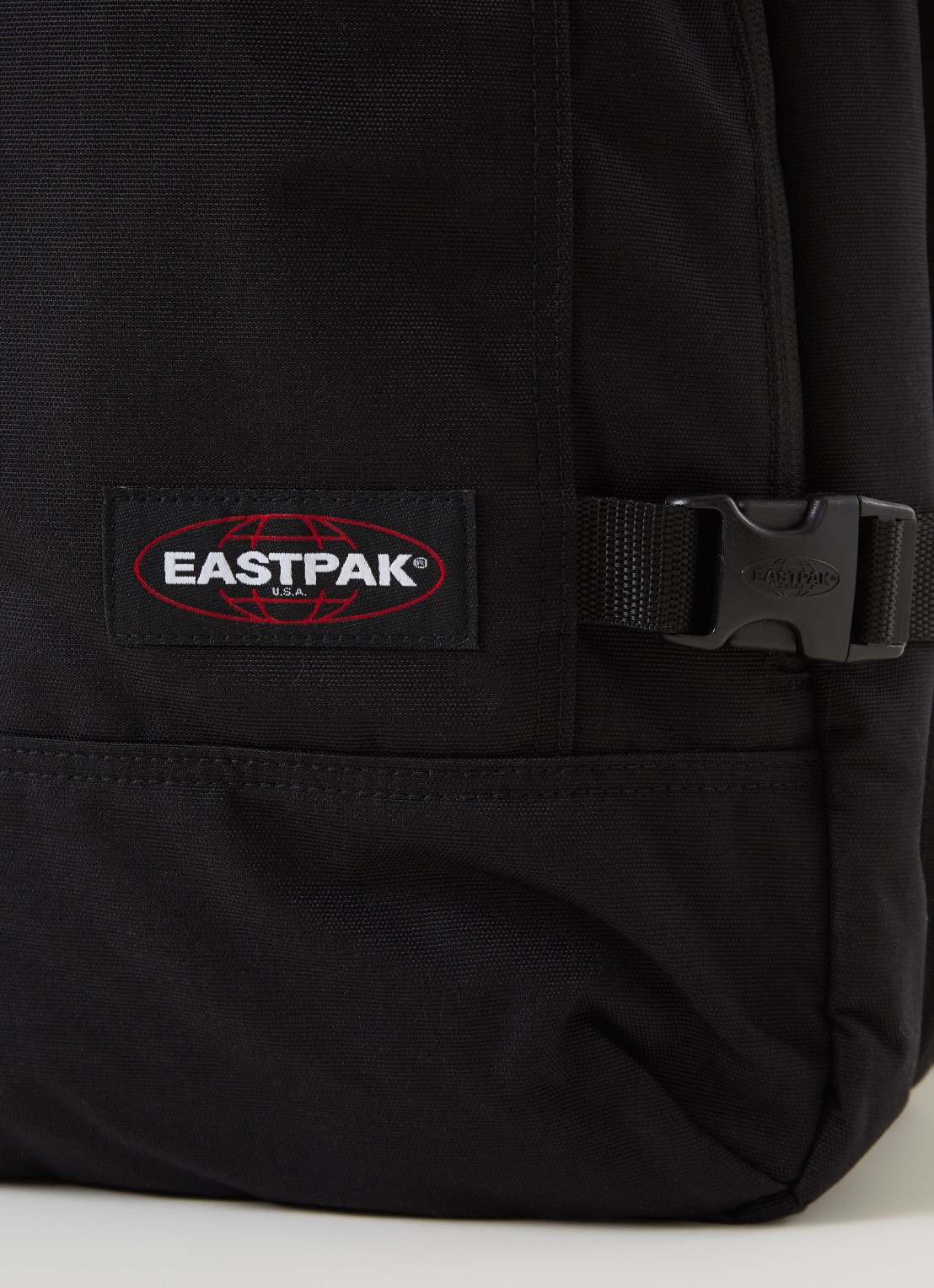Eastpak Travelpack reistas 51 cm - detail zwart