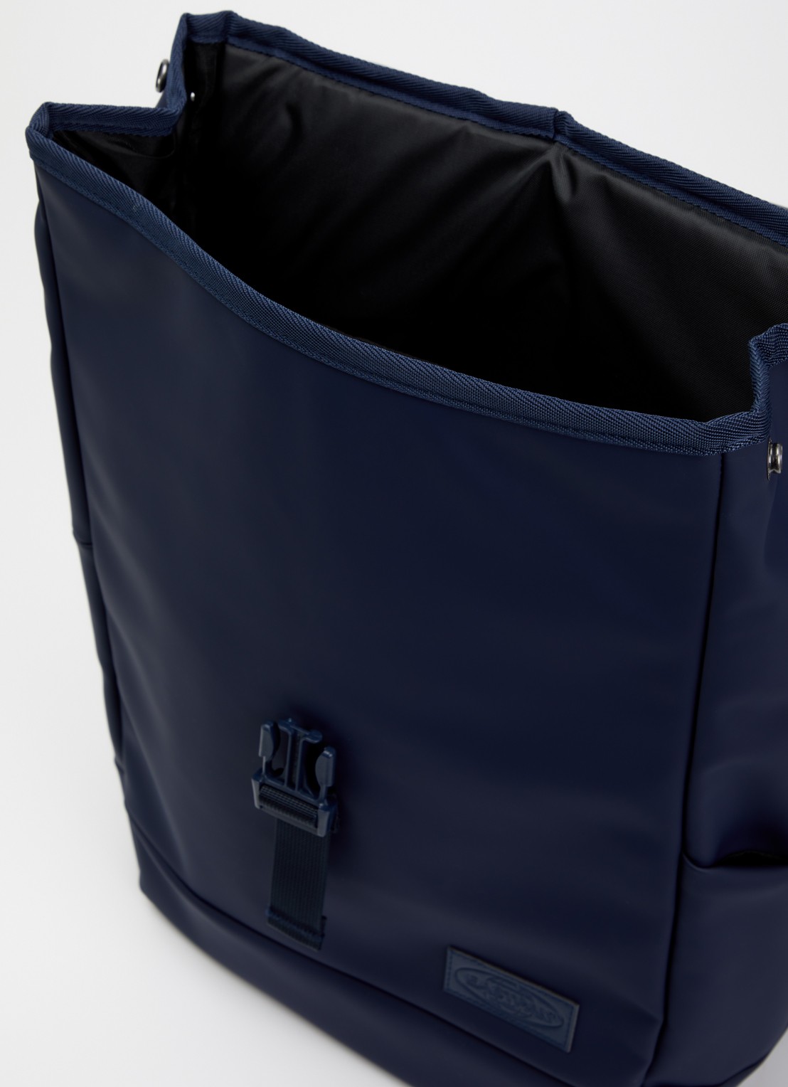 Eastpak Yarin rugzak met 16 inch laptopvak - detail 2 donkerblauw
