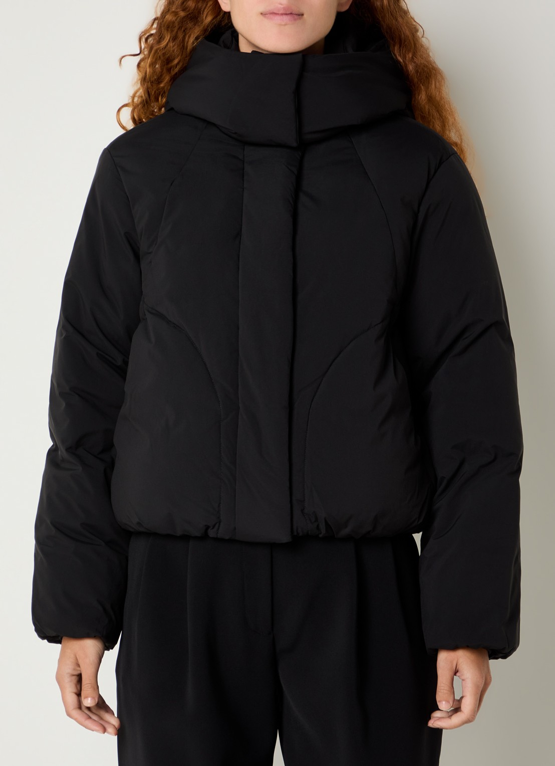 Elvine Annebelle puffer jack met afneembare capuchon - detail zwart