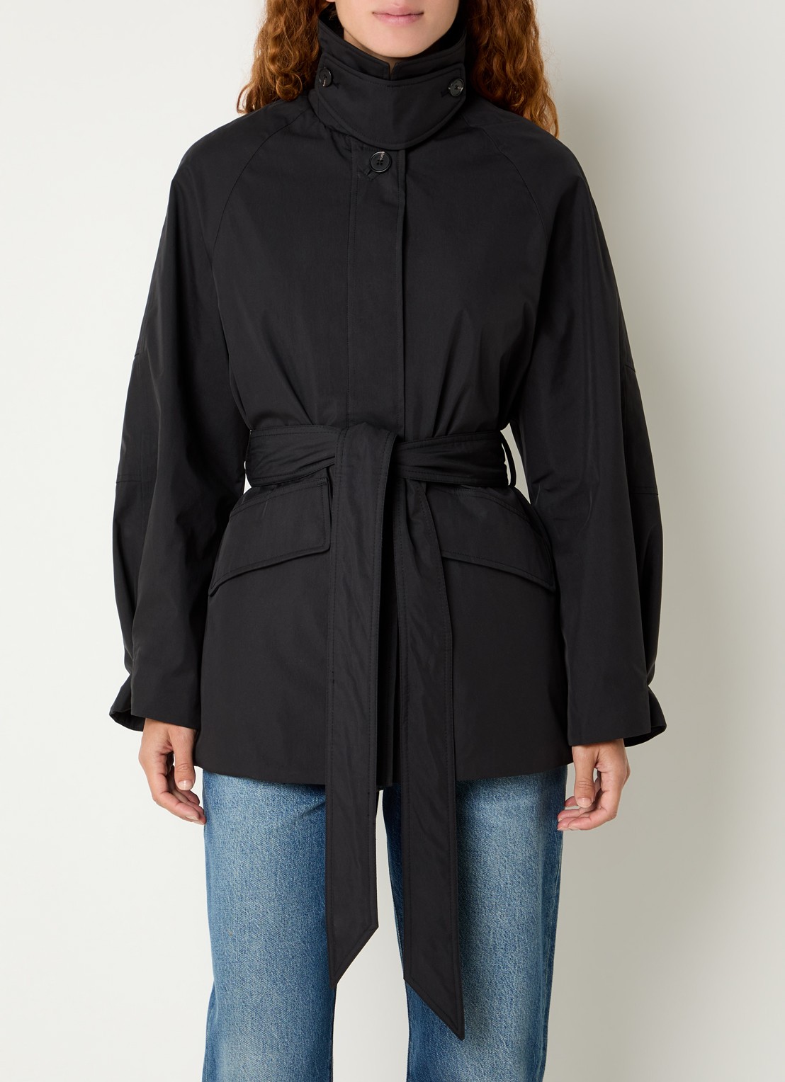 Elvine Roya trenchcoat met opstaande kraag en strikceintuur - detail 4 zwart