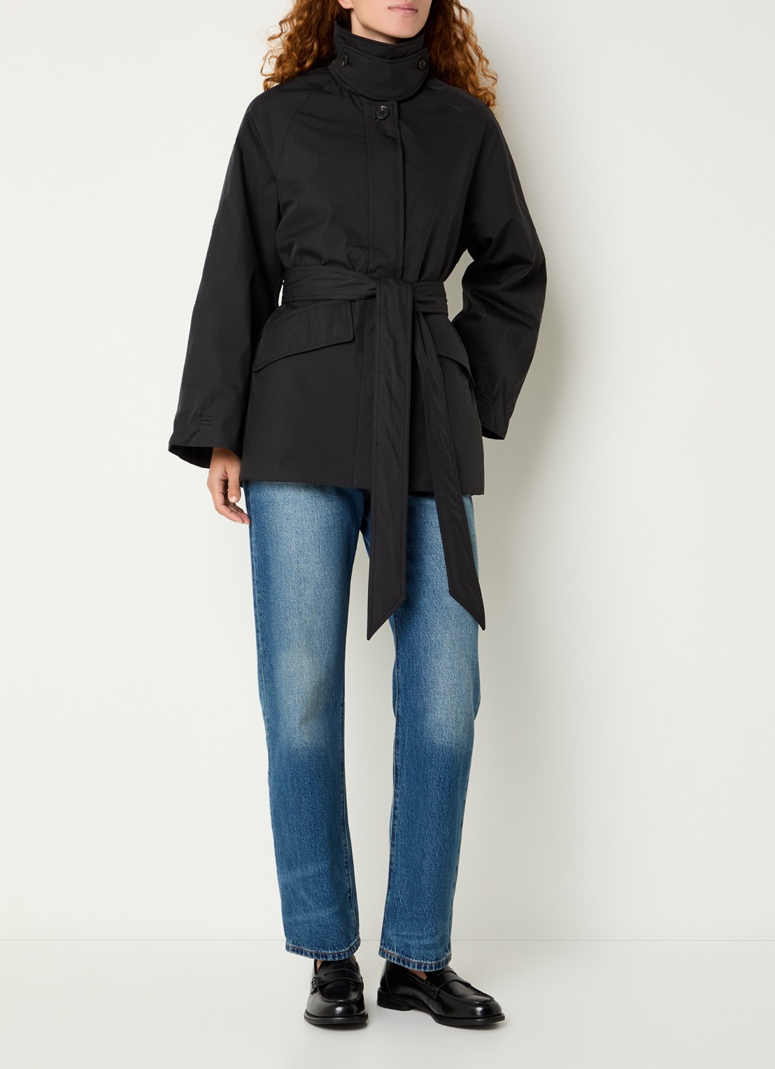 Elvine Roya trenchcoat met opstaande kraag en strikceintuur - voorkant 2 zwart