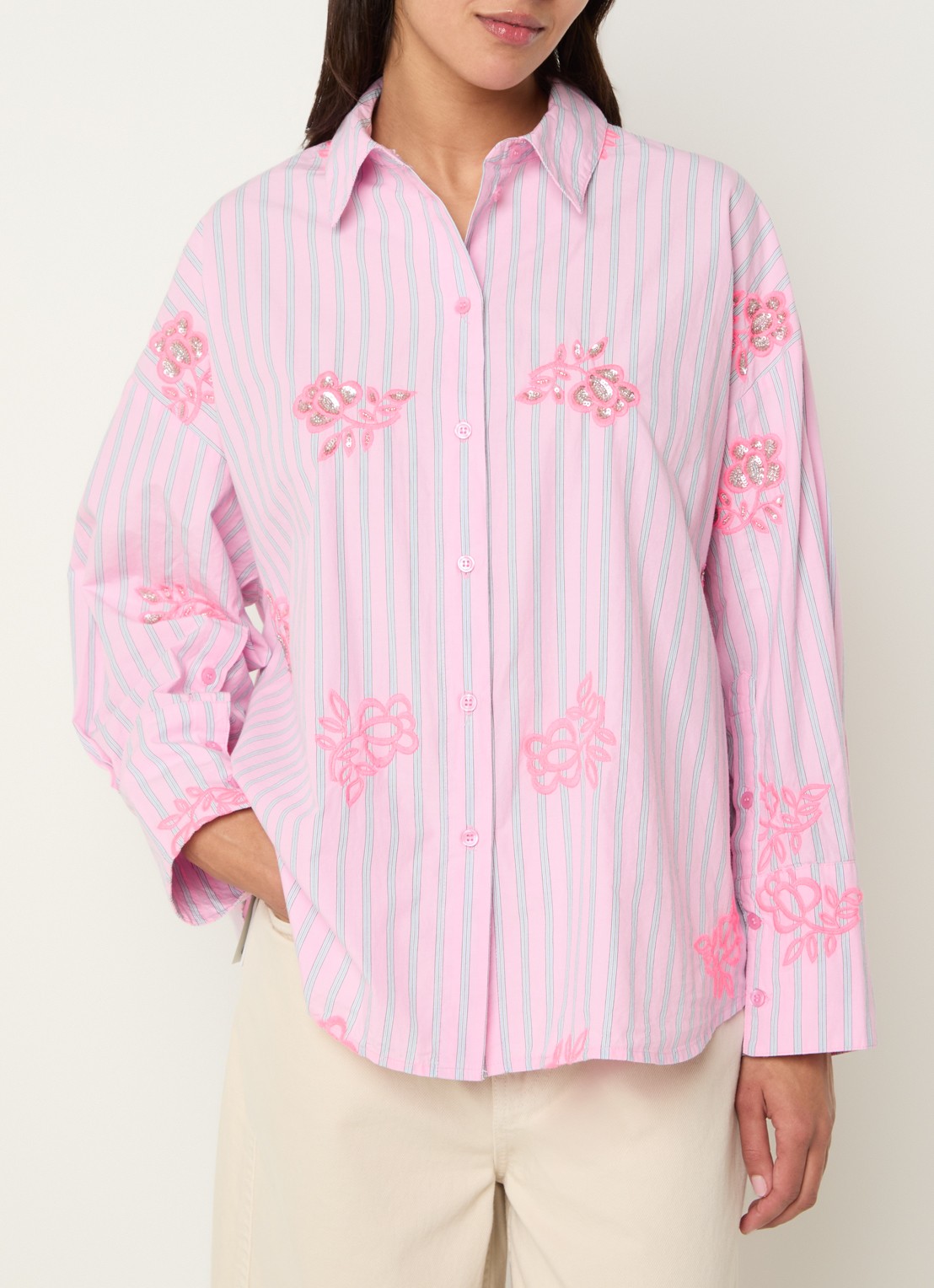 Essentiel Antwerp Blouse met pailletten en borduring - detail 2 lichtroze