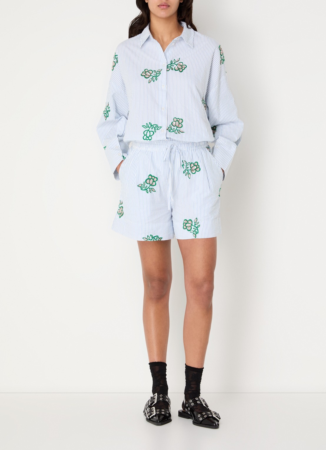 Essentiel Antwerp Blouse met pailletten en borduring - voorkant 2 blauw
