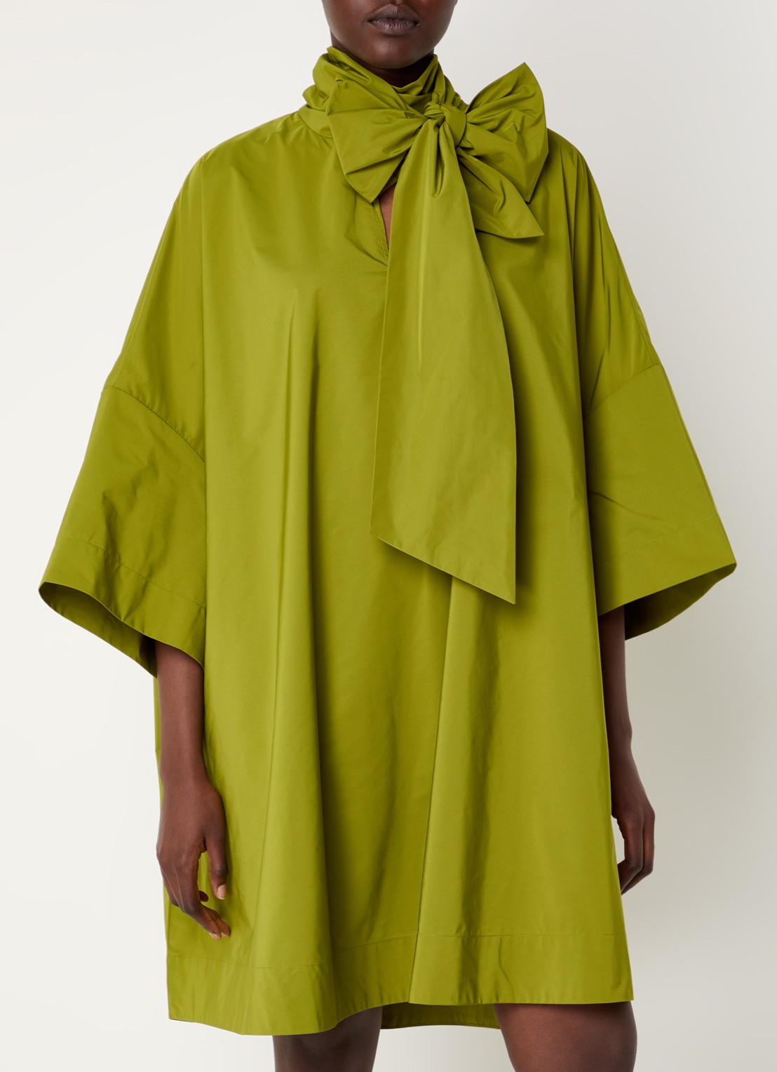 Essentiel Antwerp Greezer midi jurk met sjaalkraag - detail 2 groen