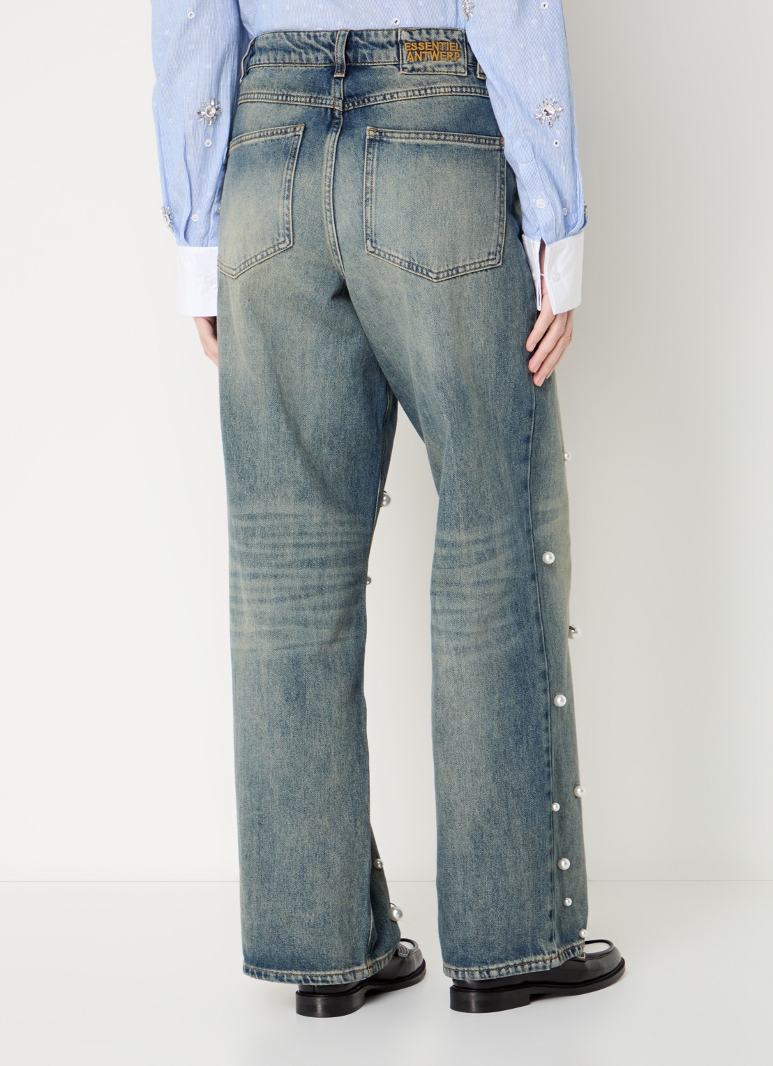 Essentiel Antwerp Held high waist wide leg jeans van  katoen met imitatieparels - achterkant indigo