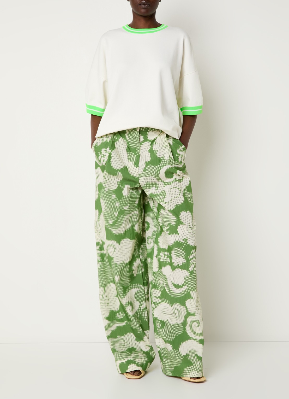 Essentiel Antwerp High waist wide fit palazzo broek met print - voorkant 2 groen