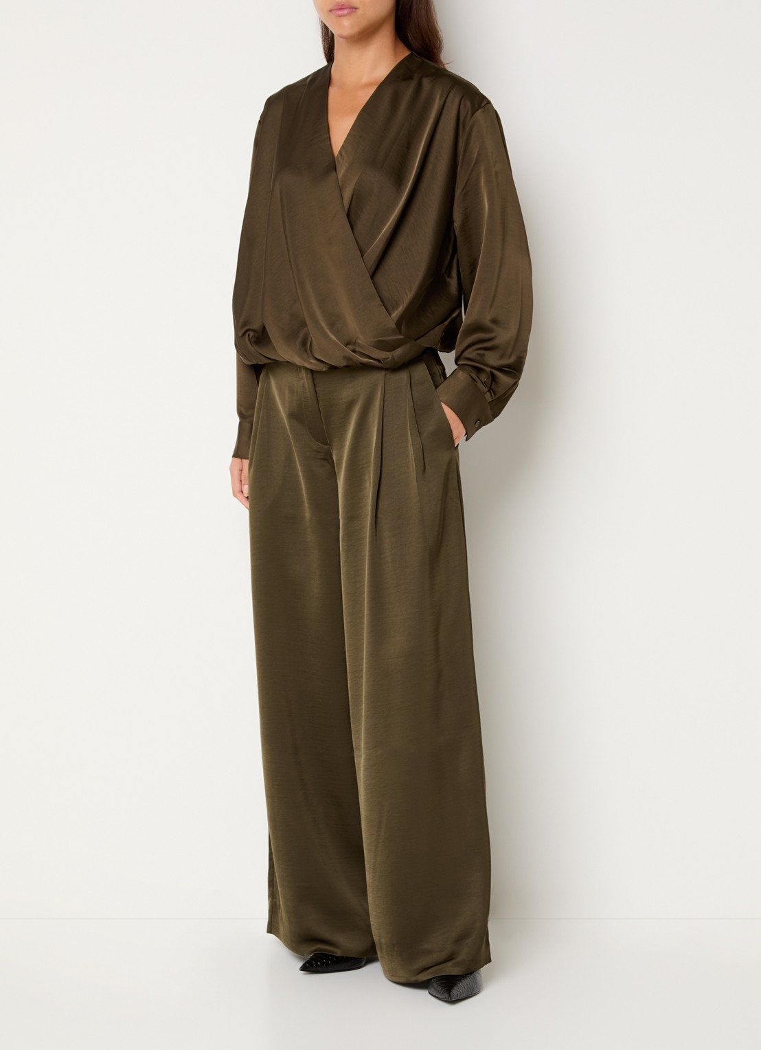 Essentiel Antwerp High waist wide fit pantalon met steekzakken - voorkant 4 bronsgroen