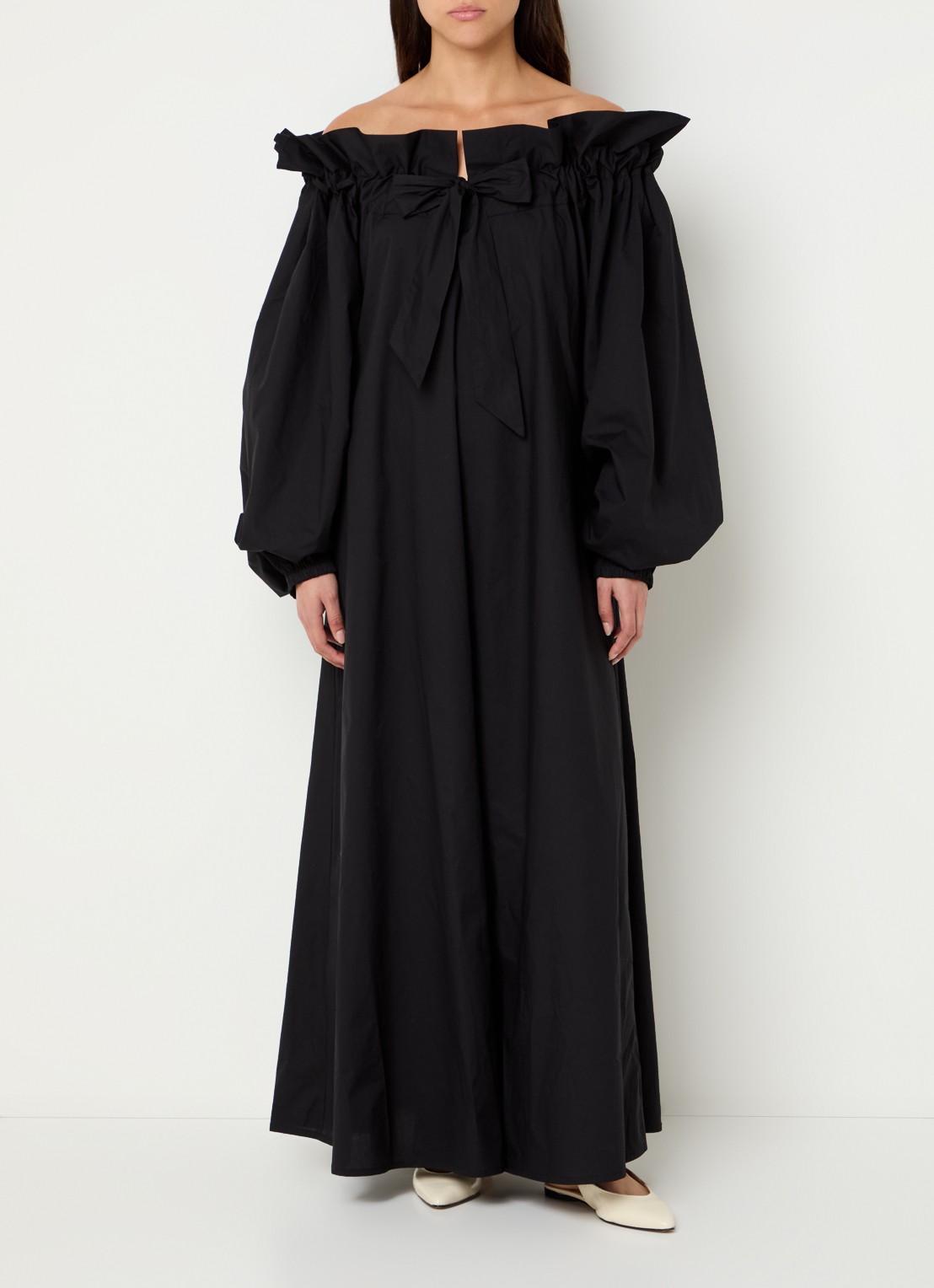 Essentiel Antwerp Hojito maxi off shoulder jurk met ballonmouw en strikdetail - detail zwart