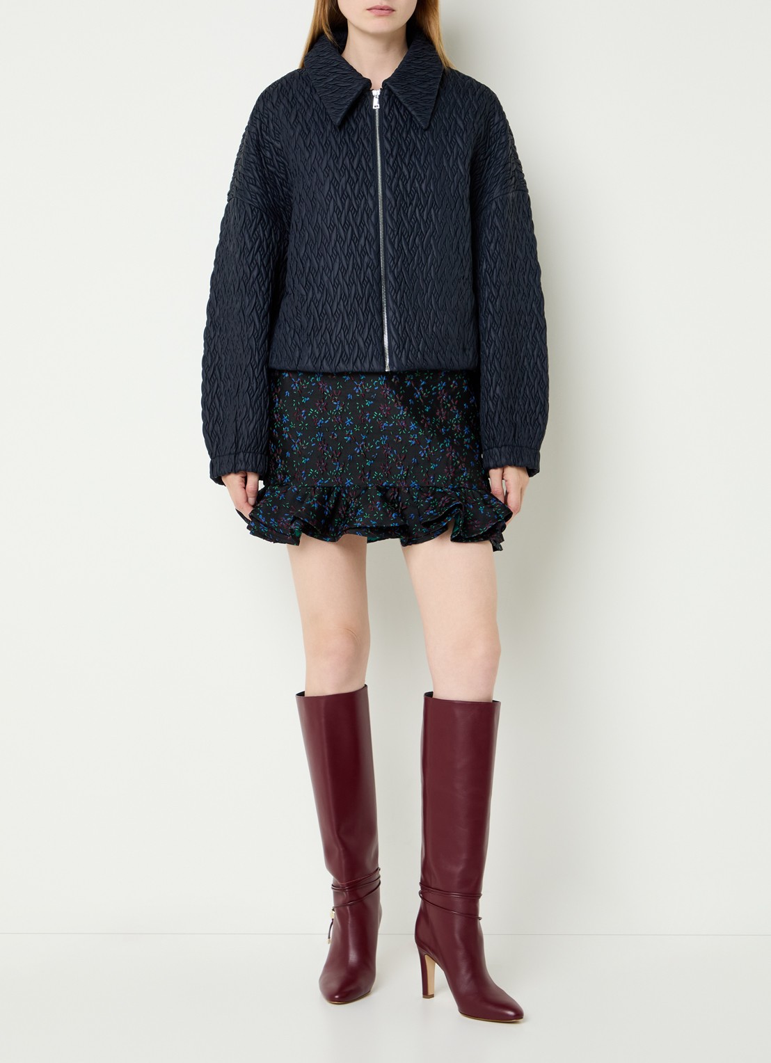 Essentiel Antwerp Imaginary minirok met jacquard dessin en ruches - voorkant 3 zwart