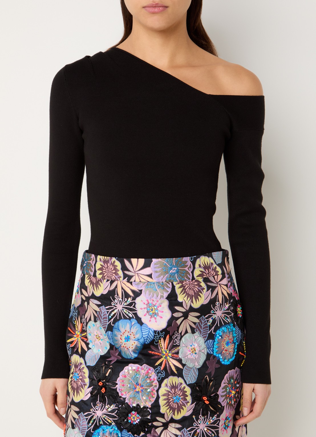 Essentiel Antwerp Imeric fijngebreide off-shoulder top - detail zwart