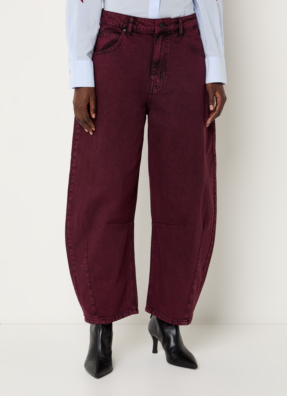 Essentiel Antwerp Impressive high waist loose fit jeans met gekleurde wassing - detail 2 bordeauxrood