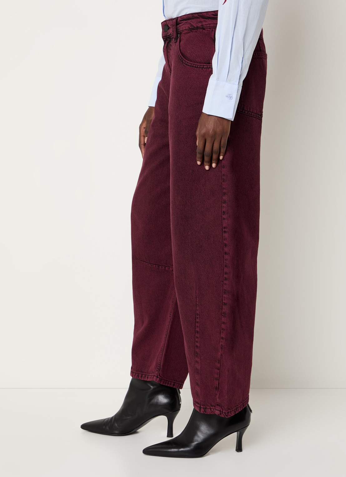Essentiel Antwerp Impressive high waist loose fit jeans met gekleurde wassing - detail 3 bordeauxrood
