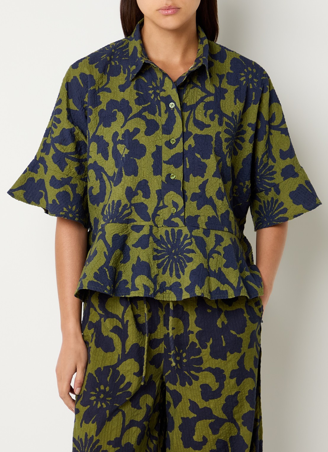 Essentiel Antwerp Jaylee tuniek met structuur en print - detail 4 groen