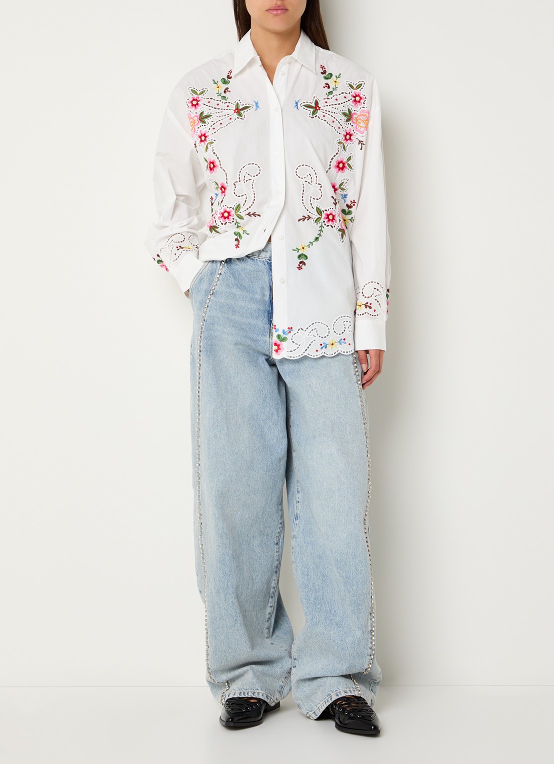 Essentiel Antwerp Jayme blouse met broderie - voorkant 2 wit