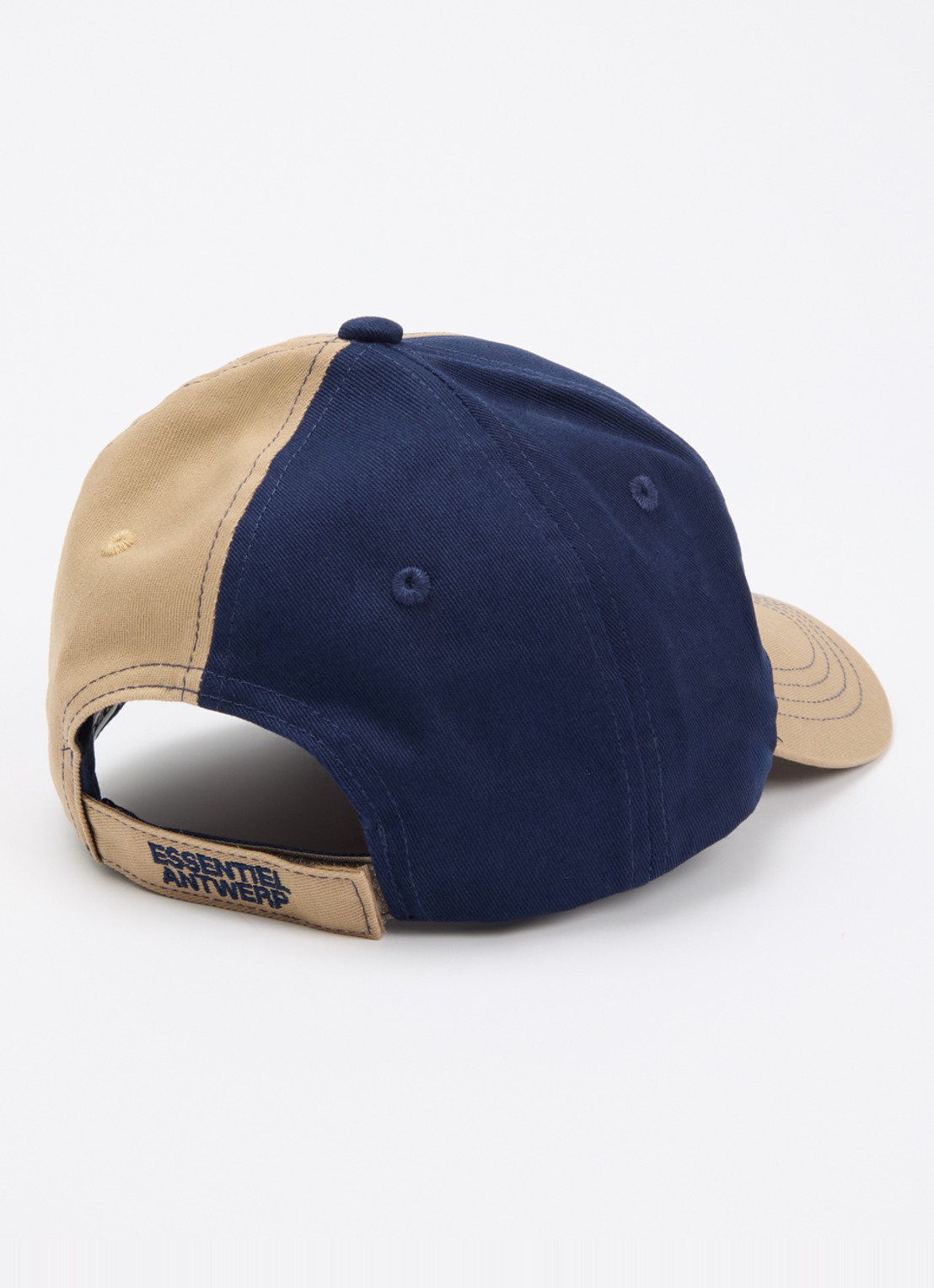 Essentiel Antwerp Jerri pet met borduring - detail blauw
