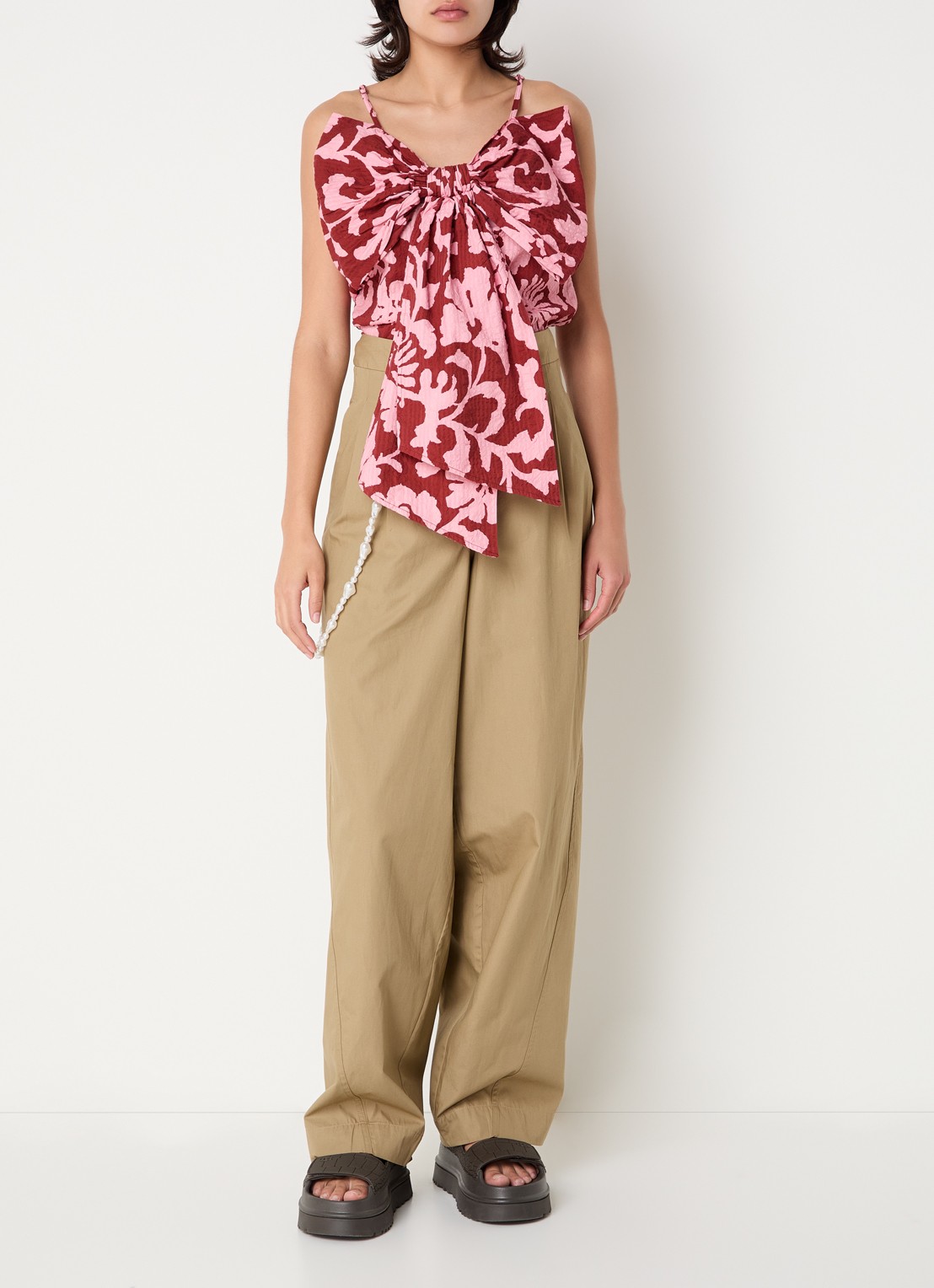 Essentiel Antwerp Jesuis high waist tapered fit chino met imitatieparels - voorkant 4 camel