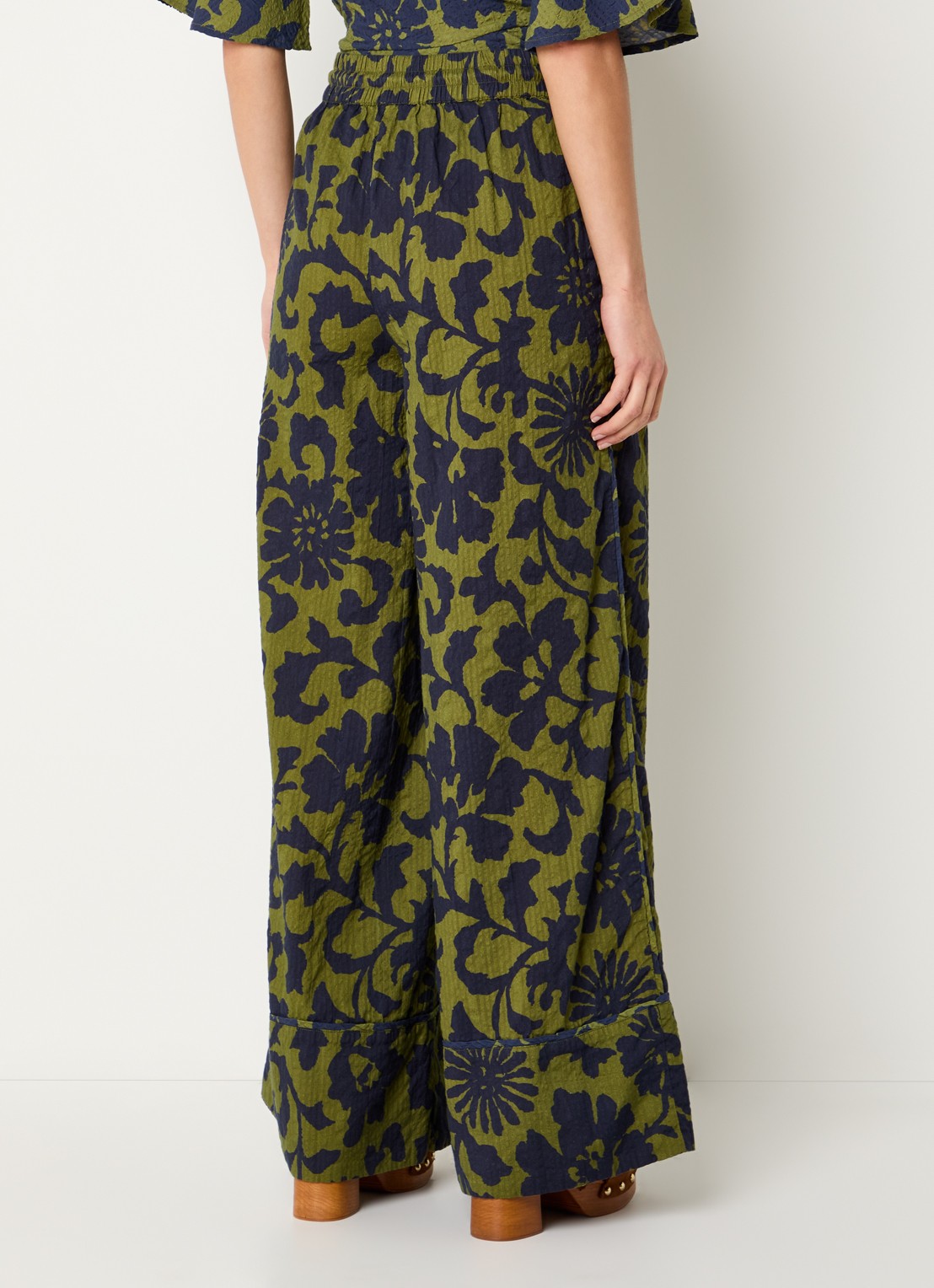 Essentiel Antwerp Jomery high waist wide fit broek met structuur en print - achterkant groen