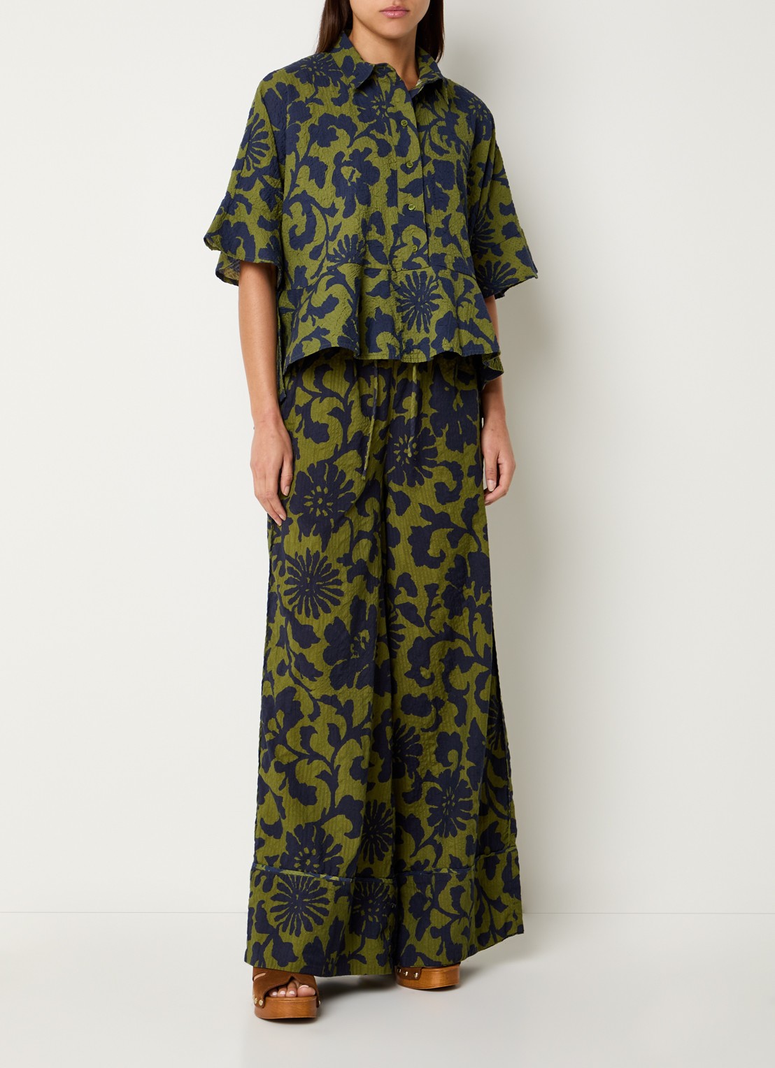 Essentiel Antwerp Jomery high waist wide fit broek met structuur en print - voorkant 3 groen