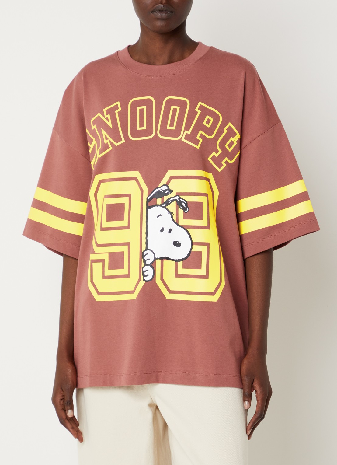 Essentiel Antwerp Joopio T-shirt met front- en backprint - achterkant roodbruin