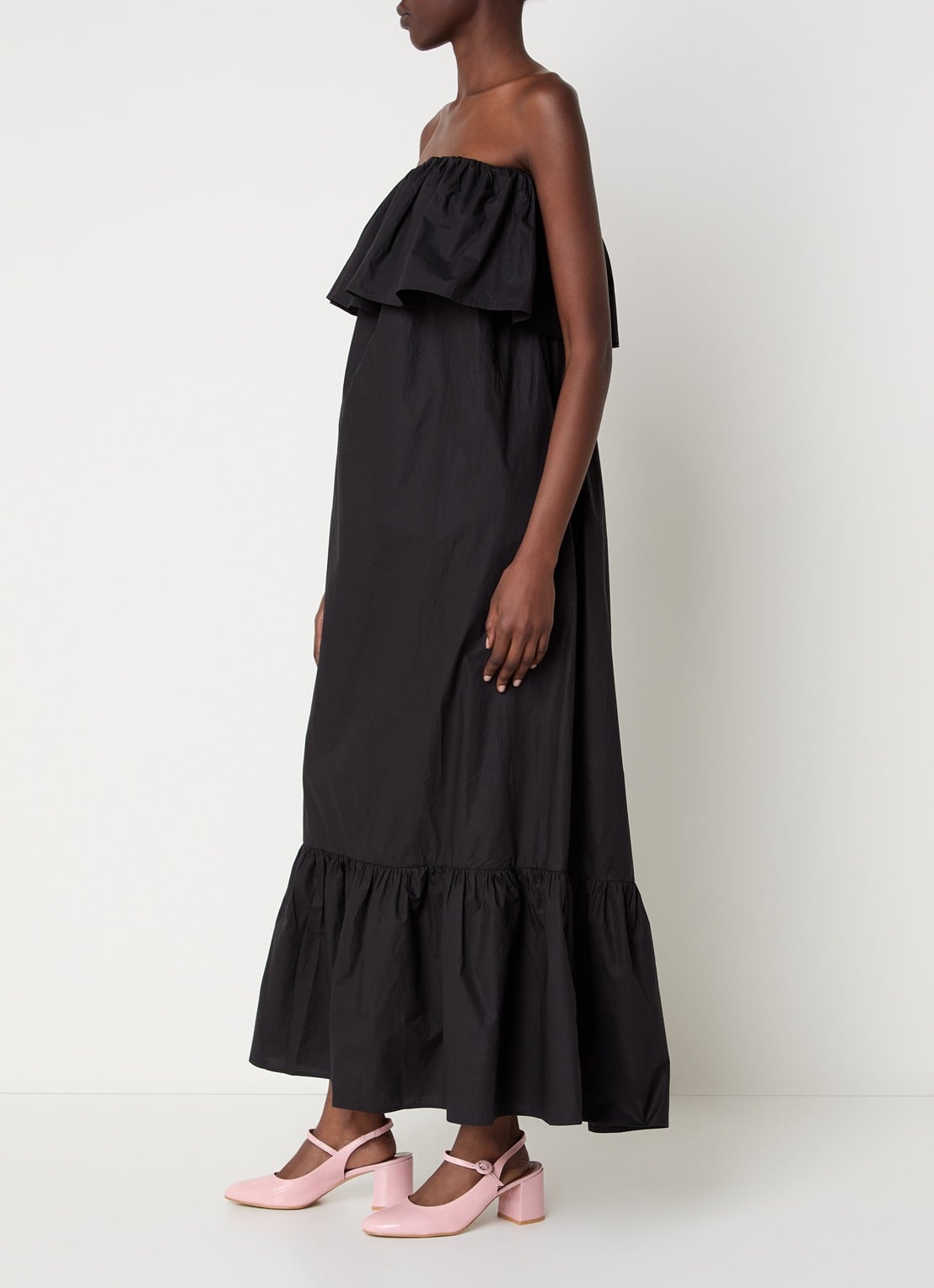 Essentiel Antwerp Joyce strapless maxi jurk met steekzakken en volant - voorkant 4 zwart