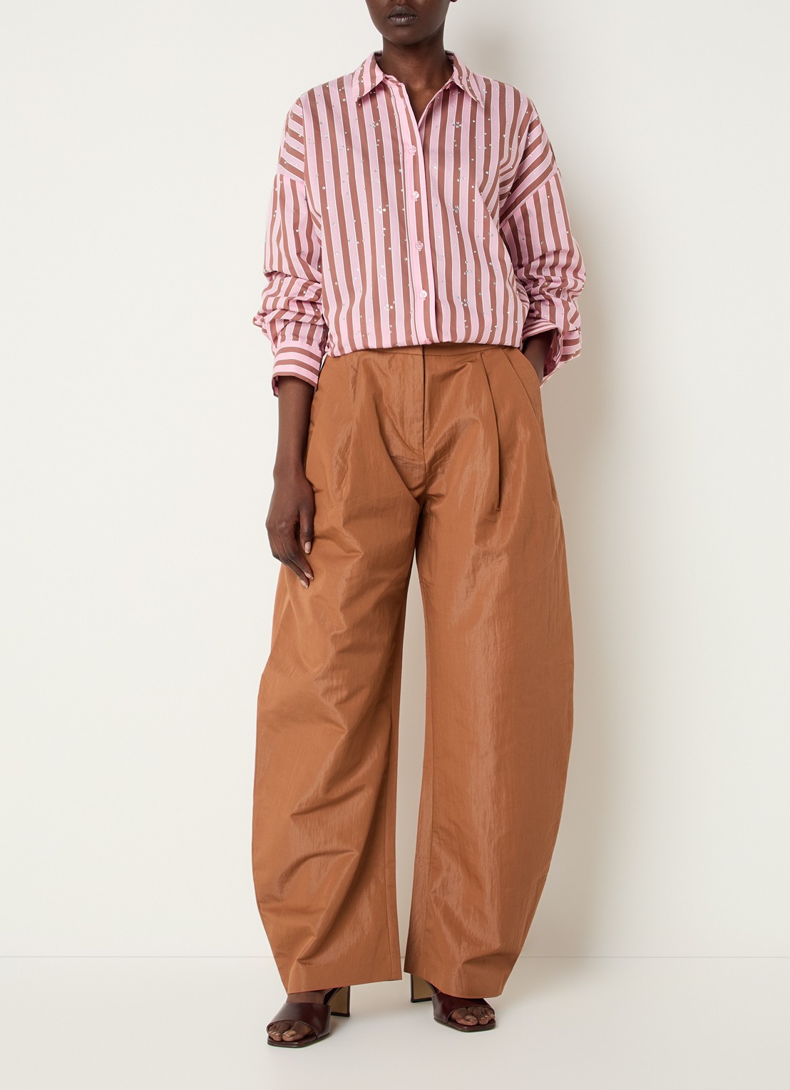 Essentiel Antwerp Jude high waist balloon fit broek met steekzakken - voorkant 4 hazelnootbruin